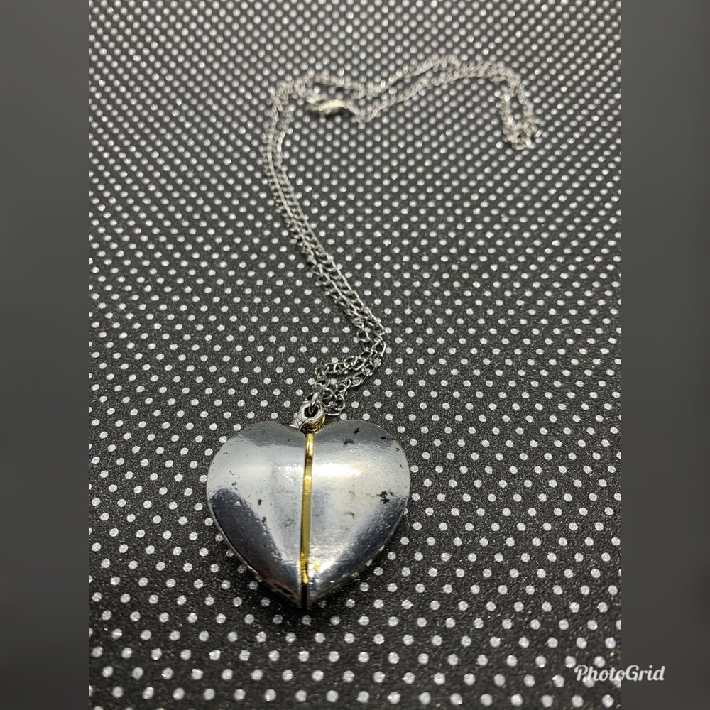 Angel Wings Heart Necklace Can Open Carving - Picture 6 of 9